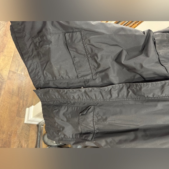 Helly Hansen windbreaker size large. - Picture 4 of 10